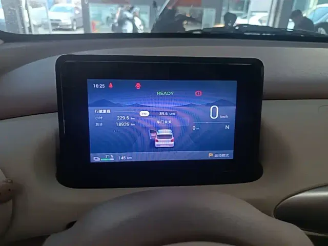 Wuling Hongguang Mini EV — Фото автомобиля 11