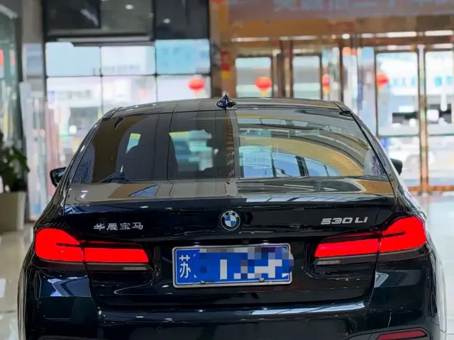 BMW 5 Series — Фото автомобиля 4