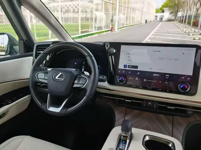 Lexus LM — Фото автомобиля 4