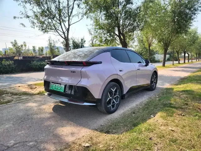 Lynk & Co Z20 — Фото автомобиля 7