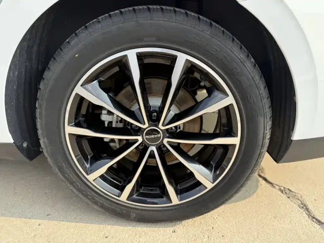 Roewe D7 — Фото автомобиля 15