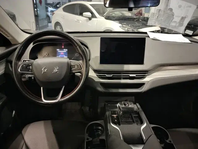 Hongqi E-QM5 — Фото автомобиля 9