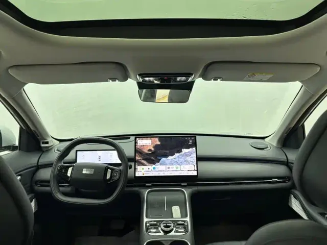 Geely Galaxy Starship 7 EM-i — Фото автомобиля 5