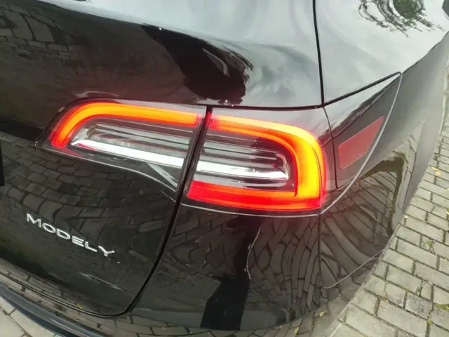 Tesla Model Y — Фото автомобиля 7