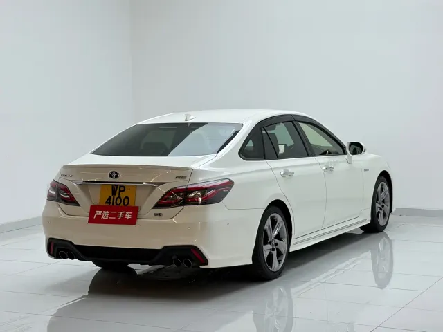 Toyota Crown — Фото автомобиля 12