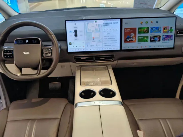 Li Auto MEGA — Фото автомобиля 12