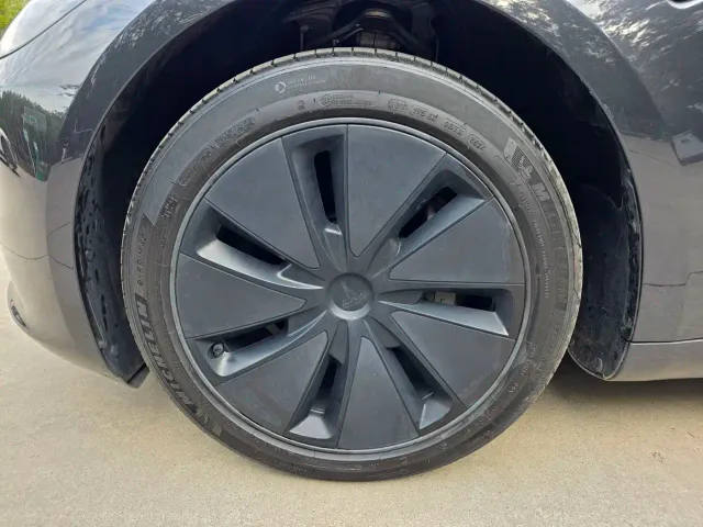 Tesla Model 3 — Фото автомобиля 6