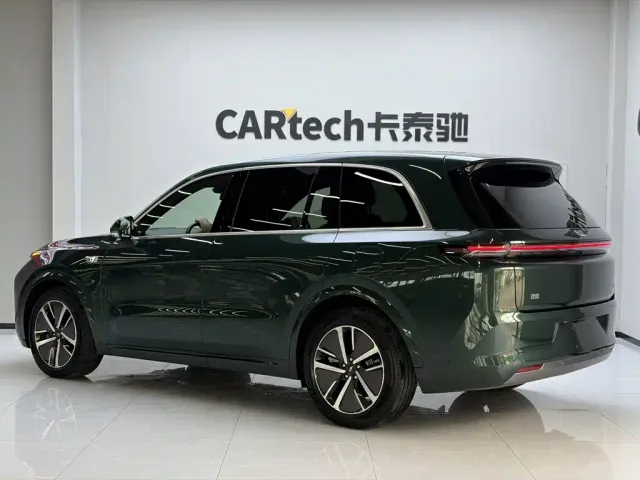 Li Auto L8 — Фото автомобиля 4