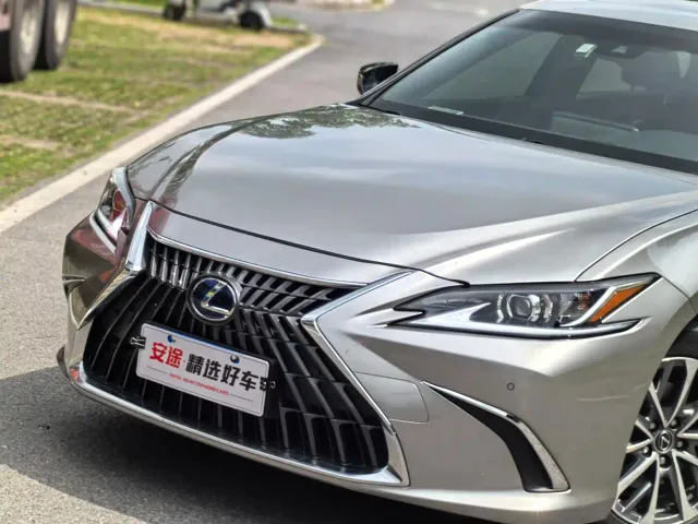 Lexus ES — Фото автомобиля 5