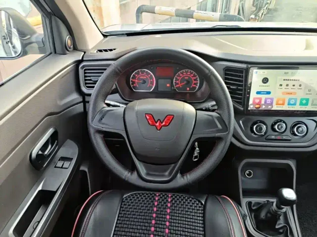 Wuling Hongguang V — Фото автомобиля 10