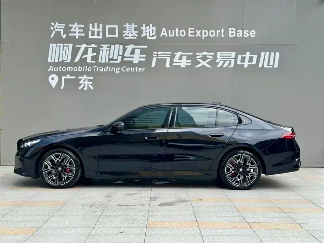 BMW 5 Series — Фото автомобиля 3
