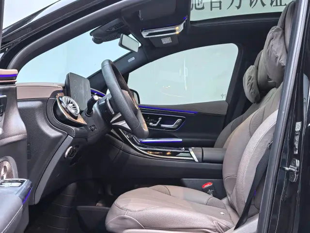 Mercedes-Benz EQE SUV — Фото автомобиля 12
