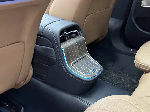 Mercedes-Benz E-Class — Фото автомобиля 19
