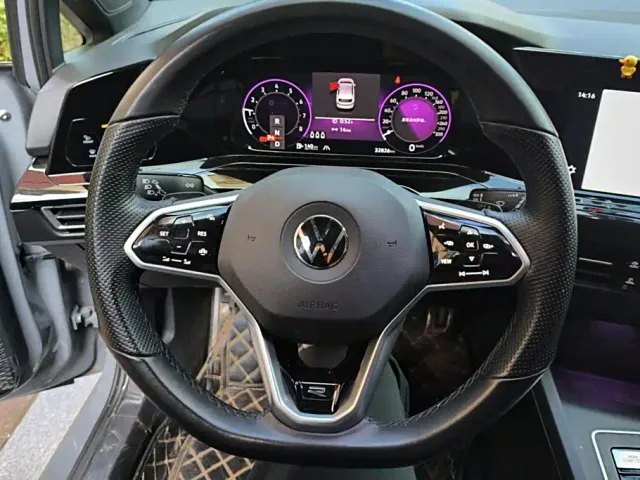 Volkswagen Golf — Фото автомобиля 15