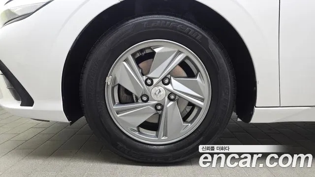Hyundai Avante CN7 — Фото автомобиля 5