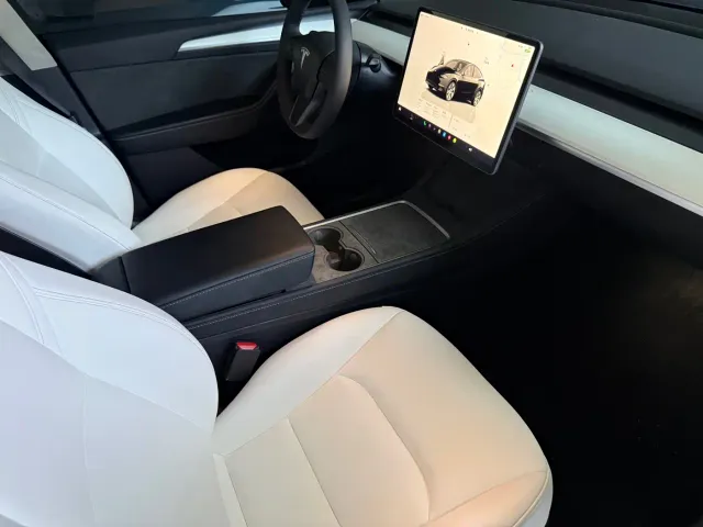Tesla Model Y — Фото автомобиля 6