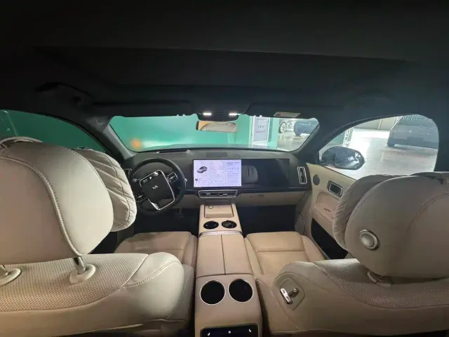 Li Auto L8 — Фото автомобиля 9