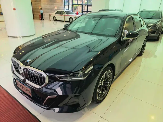 Фотография автомобиля — BMW 5 Series
