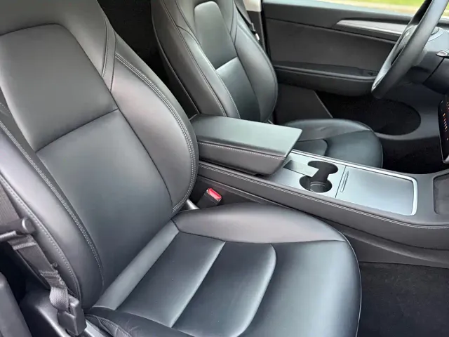 Tesla Model Y — Фото автомобиля 10