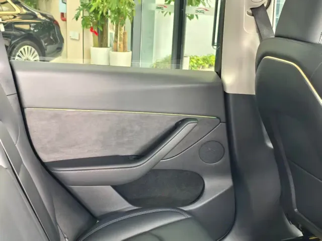 Tesla Model Y — Фото автомобиля 22