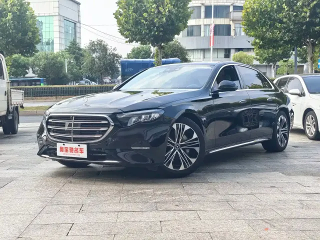 Фотография автомобиля — Mercedes-Benz E-Class