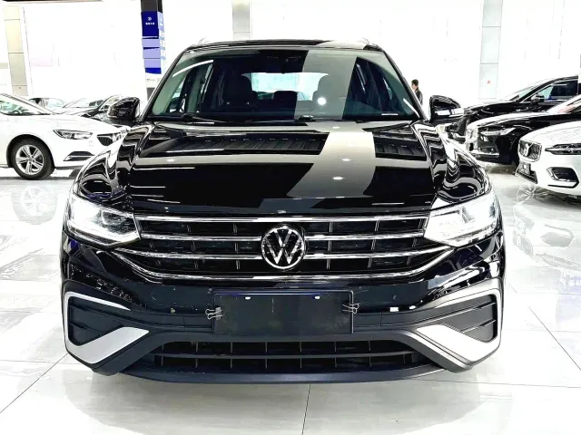 Volkswagen Tiguan L — Фото автомобиля 2