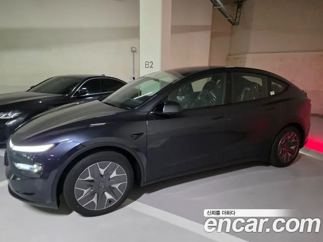 Tesla Model Y — Фото автомобиля 11