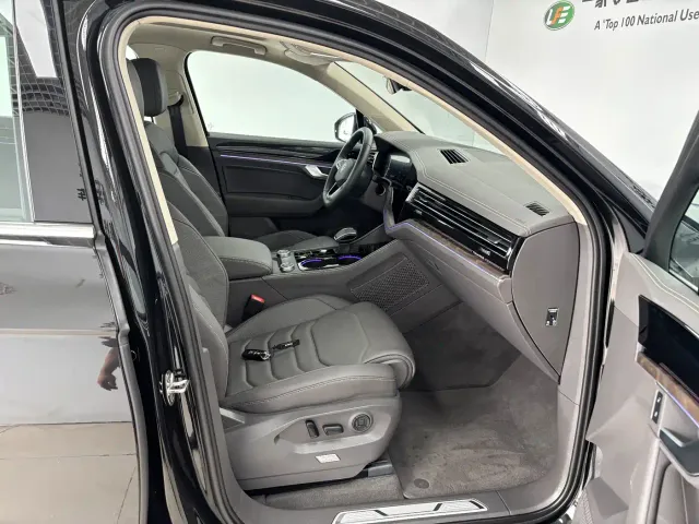 Volkswagen Touareg — Фото автомобиля 25
