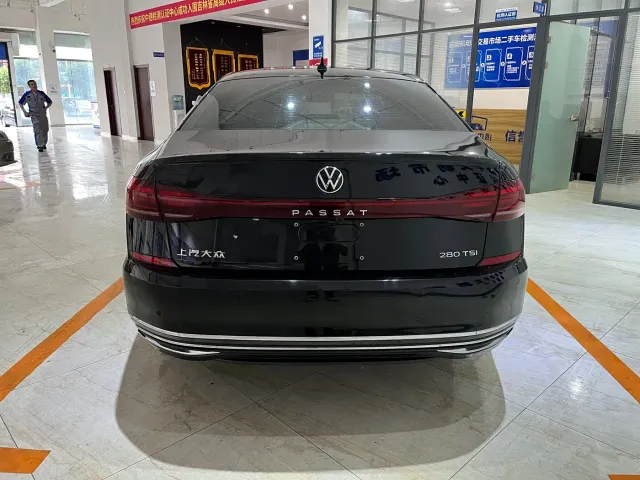 Volkswagen Passat — Фото автомобиля 5