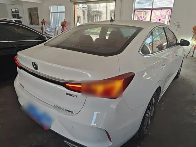 Changan Eado — Фото автомобиля 6