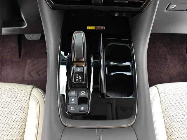Toyota Alphard — Фото автомобиля 9
