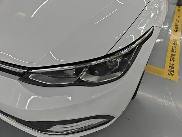 Volkswagen Golf — Фото автомобиля 23