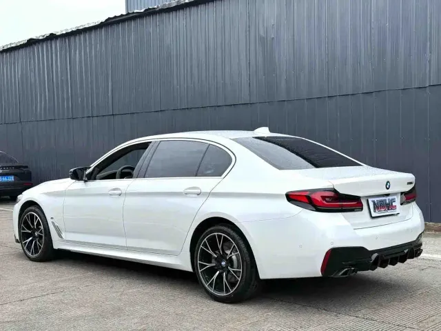 BMW 5 Series — Фото автомобиля 6