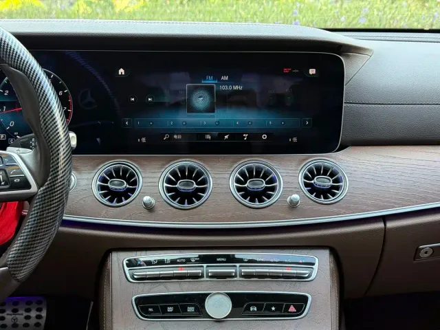 Mercedes-Benz E-Class — Фото автомобиля 12
