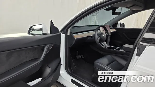 Tesla Model Y — Фото автомобиля 8