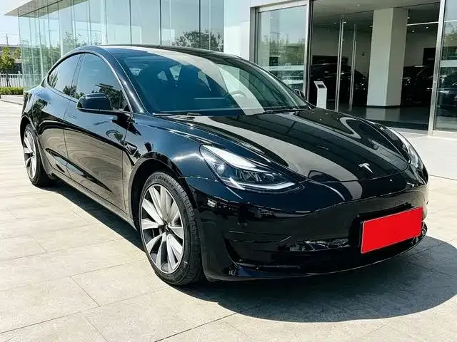 Tesla Model 3 — Фото автомобиля 3