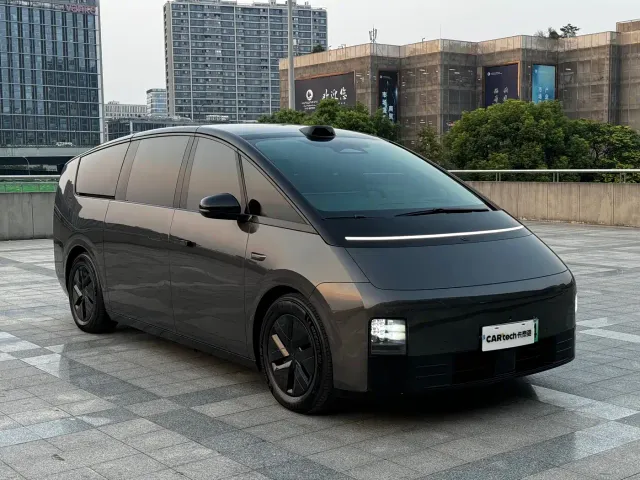 Li Auto MEGA — Фото автомобиля 3