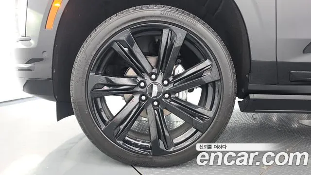 Cadillac Escalade — Фото автомобиля 5