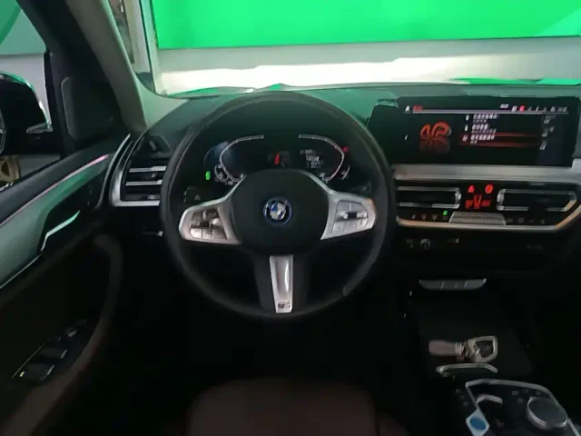 BMW iX3 — Фото автомобиля 10