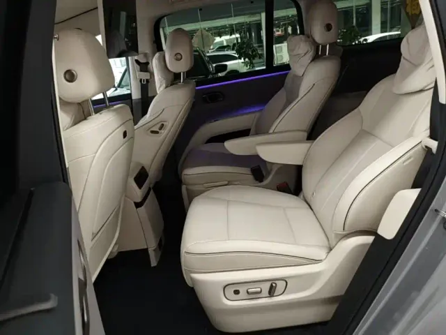 Li Auto i8 — Фото автомобиля 16