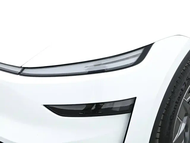 Tesla Model Y L — Фото автомобиля 16