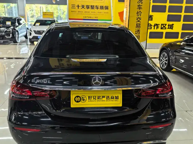 Mercedes-Benz E-Class — Фото автомобиля 14