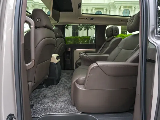 Li Auto MEGA — Фото автомобиля 15