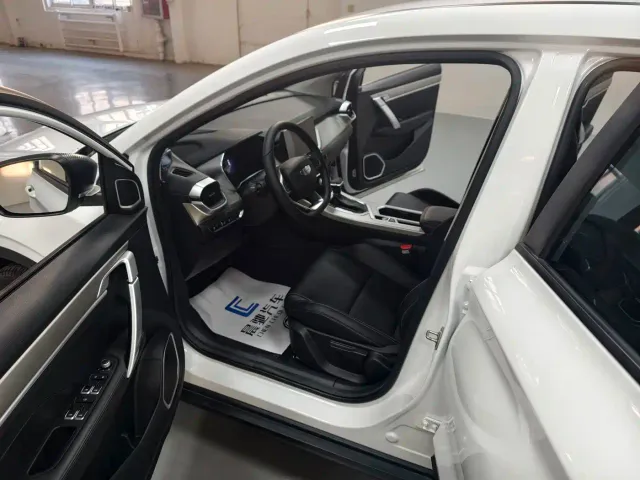 Geely Binyue — Фото автомобиля 15