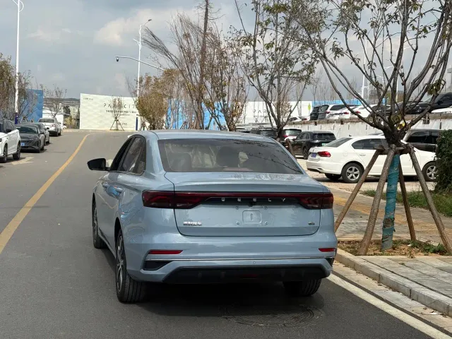Geely Emgrand — Фото автомобиля 12