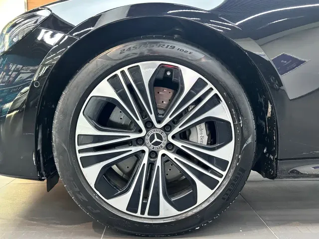 Mercedes-Benz E-Class — Фото автомобиля 18