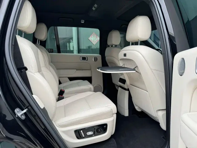 Li Auto L9 — Фото автомобиля 16
