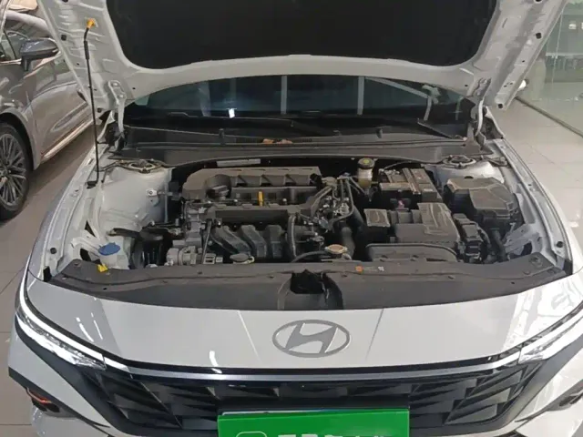 Hyundai Elantra — Фото автомобиля 19