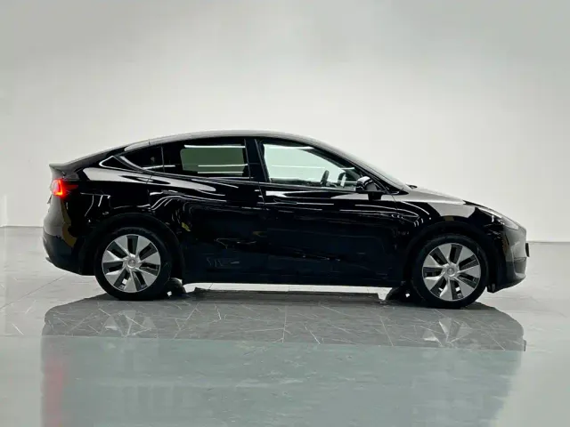Tesla Model Y — Фото автомобиля 7