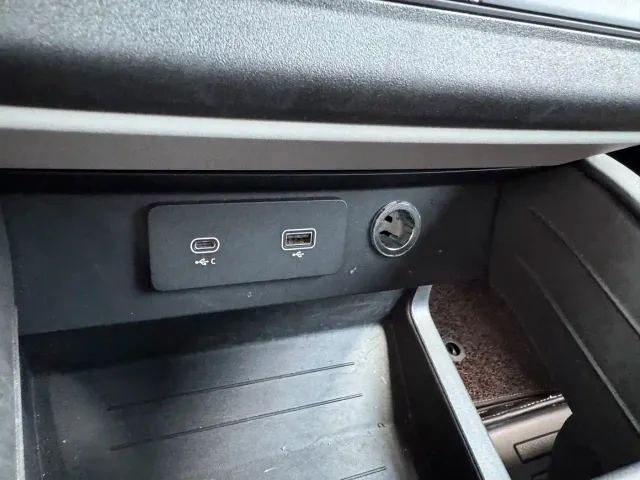 Land Rover Defender — Фото автомобиля 21